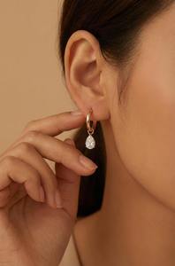 Boucles d'oreilles classiques en diamant taille princesse pour femmes, bijoux fins en or pour mariage, disponibles au meilleur prix compétitif - Product Image 2