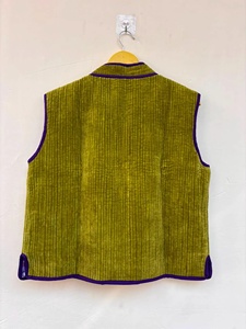 Gilet court en velours de coton Suzani brodé et perlé, veste d'été bohème, style vintage indien, chic hippie, respirant, motif floral - Product Image 3