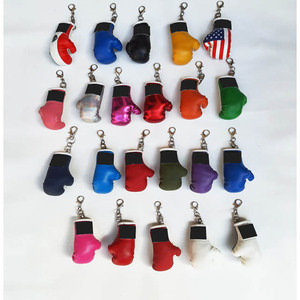 Porte-clés Gant de Boxe en Cuir Artificiel, Mini Décoration Suspendue pour Voiture, Cadeau MMA, Support de Clés, Taille Personnalisée, Style Élégant - Product Image 4