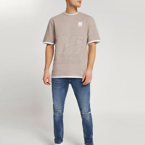 Camiseta básica elegante e informal diseñada para atuendos modernos y comodidad duradera. - Product Image 2