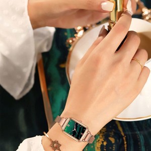 Reloj de cuarzo verde pequeño y sencillo de moda al por mayor de fábrica, reloj cuadrado pequeño retro, regalo de moda para damas, reloj de pulsera - Product Image 2