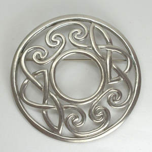 Broche Escocés con Patrón de Nudos Célticos Complejos, Broche Tradicional Vintage con Diseño de Tartán Escocés 2026 - Product Image 1