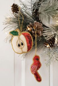 Ornement en forme de tranche de pomme perlée fait main, décoration de Noël à suspendre à l'arbre - Product Image 1