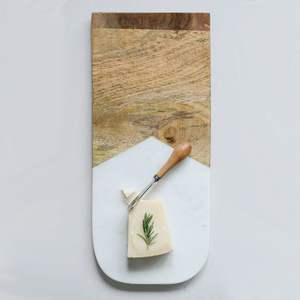 Planche à découper robuste en marbre et bois pour la découpe de viande, légumes, fruits et la présentation de plateaux de fromages - Product Image 1