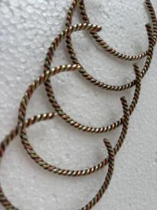Pulseras de alambre de latón trenzado de cobre, hechas a mano, tipo brazalete abierto, joyería artesanal de moda para tiendas de boutique - Product Image 1