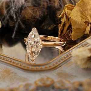 Bague de fiançailles solitaire en diamant de laboratoire de taille marquise 3 carats, or 18 carats, certifiée IGI - Product Image 4
