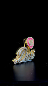 Joyería de Hip Hop para mujer, colgante de nombre cursivo personalizado de dos tonos, colgante Bling Iced Out VVS Moissanite Diamond Pink Esmalte Heart Bail Pendant - Product Image 6