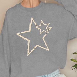 Sudaderas de mujer con recortes en forma de estrella deshilachada con textura de estrellas - Product Image 5