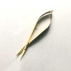 Tijeras para Extensión de Pestañas de Alta Calidad con Recubrimiento Dorado, Tijeras de Manicura con Resorte, Tijeras de Belleza para Pestañas Sostenibles - Product Image 4