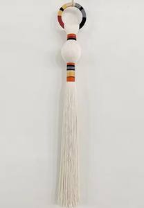 Décoration murale en macramé sphérique tissée à la main avec longues franges en corde naturelle pour la maison - Product Image 2