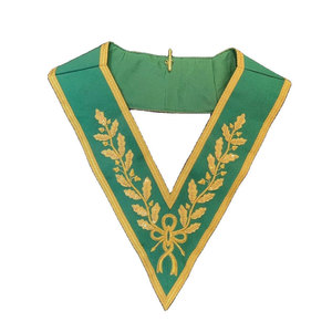 Collettes d'uniforme de style traditionnel offrant un design élégant et des collettes d'uniforme durables pour les tenues cérémonielles - Product Image 1
