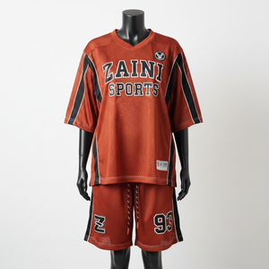 Ensemble court pour femme en jersey maille respirant 190 GSM de haute qualité, avec empiècements latéraux orange et noir, et logo thermocollé - Product Image 6