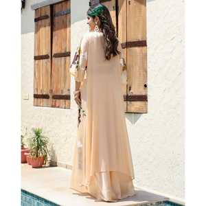 Ensemble jupe en satin bohème Janya en beige taille XS avec manches trois-quarts - Product Image 3