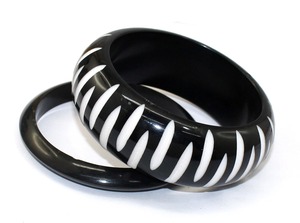 Bracelet jonc en résine écologique peint à la main, personnalisé, artistique, coloré, bijou de collection, fait main, art portable, géométrique - Product Image 5