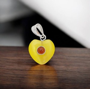 Colgante de Corazón Hinchado Amarillo con Gema Monalisa - Dijes de Corazón Hechos a Mano de 14 MM para Venta al por Mayor - Product Image 2