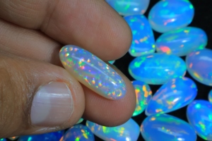 โอปอลแท้จากเอธิโอเปีย ทรงคาโบชอง 4-7 กะรัต แต่ละขนาด อัญมณีโอปอลสีรุ้ง ประกายกาแล็กซี่ โอปอลเอธิโอเปีย ของขวัญสำหรับเธอ - Product Image 5