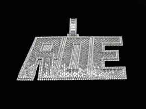 จี้เงินแท้ 925 ประดับโมอิสซาไนต์ รูปทรงเหรียญกลมขนาดใหญ่ 3 นิ้ว สไตล์ฮิปฮอป พร้อมโลโก้สั่งทำพิเศษ ความใสระดับ VVS ตัวเรือนแบบ Claw Setting - Product Image 2