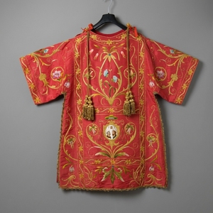 Vestimenta Dálmatica Roja de Lujo con Bordado, Túnica Tradicional Litúrgica para Sacerdotes, Sotana Católica, Vestimenta Religiosa - Product Image 1