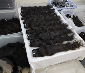 Vente directe d'usine en Inde de haute qualité 100% Extensions de cheveux Remy indiens vierges bruts non transformés - Product Image 5