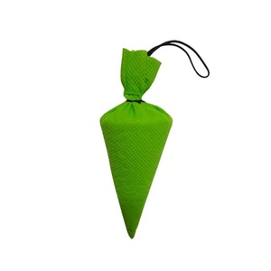 Ambientador colgante de cono de alcanfor natural hecho con ingredientes vegetales para autos, armarios y baños. - Product Image 4
