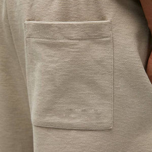 ชุดเซ็ตเสื้อยืดแขนสั้นกางเกงขาสั้นผู้ชาย ดีไซน์หล่อเท่และหรูหรา - Product Image 3
