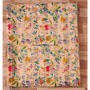 Couverture longue en coton réversible, entièrement faite à la main, style Kantha vintage, écologique, imprimée de motifs floraux, pour la maison - Product Image 6