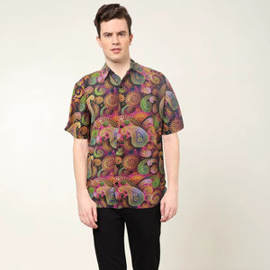 Chemise pour homme contemporaine multicolores en polyester à imprimé floral, coupe classique avec col chemise et manches courtes pour un usage décontracté - Product Image 1