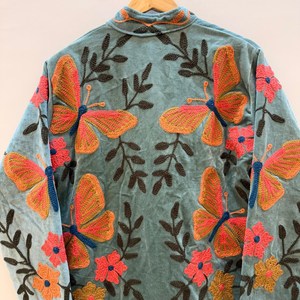 Chaqueta de Terciopelo Suzani Hecha a Mano, Estilo Bohemio Moderno, con Bordado de Mariposas, para Festivales, Abrigo Único para Invierno - Product Image 6