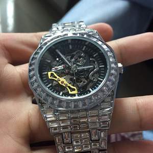 Reloj de Joyería Hip Hop con Diamantes Moissanite Cultivados en Laboratorio, Corte Redondo VVS, Correa de Goma, Reloj Mecánico Hecho a Mano - Product Image 1