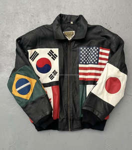 Chaqueta universitaria de cuero vintage negra con parche de logotipo de bandera personalizado, chaqueta bomber de cuero negro de alta calidad para hombre - Product Image 1