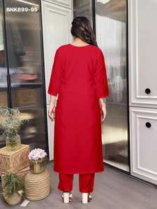 Hermoso conjunto de Kurti, pantalón y dupatta de seda romana de alta calidad con bordado en el cuello, de un proveedor de ropa étnica de la India. - Product Image 5