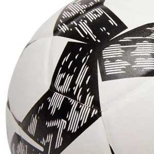 Ballon de football de haute qualité pour les sports professionnels et les séances d'entraînement quotidiennes - Product Image 2