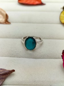 Bague en Titane et Quartz Indicolite, Bijou Distinctif en Pierre Naturelle, Pièce d'Exception Raffinée, Bague Cocktail Artisanale pour Femme - Product Image 2