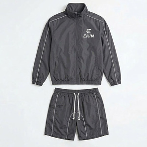 Conjunto deportivo personalizado de 2 piezas para hombre, chaqueta con cremallera y pantalones cortos para correr y entrenar - Product Image 3