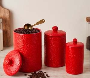 Conteneur de rangement de cuisine moderne en métal thermolaqué rouge avec un design élégant, parfait pour le stockage des légumineuses et des épices, et comme objet décoratif. - Product Image 4