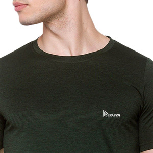 เสื้อยืดคอกลมแขนสั้นสีเขียวมะกอกสีเขียวมะกอกสำหรับผู้ชายจาก relevo Industries - Product Image 3