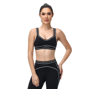 Sujetador deportivo acanalado sin costuras transpirable de alto soporte para mujer con tirantes cruzados y logo frontal, ideal para gimnasio, fitness, yoga y ropa deportiva. - Product Image 5