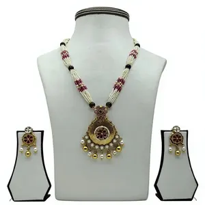 Colgante en tono dorado con piedras rosas y pendientes a juego, joyería étnica tradicional para mujer, elegante conjunto de collar con cuentas de perlas - Product Image 1