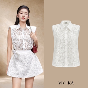Blusa sin mangas de encaje floral para mujer con hombreras, cuello clásico y botones frontales, 100% poliéster GINNY - Product Image 1