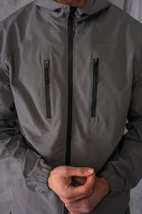 Ensemble veste coupe-vent légère à capuche et short pour homme – Vêtements de sport décontractés pour l'extérieur et la course à pied – Vêtements de sport pour homme en gros - Product Image 2
