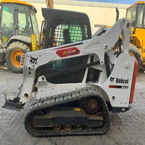 Chargeuse compacte sur chenilles Bobcat T590 professionnelle, conçue pour la construction, l'aménagement paysager, l'excavation et le nivellement. - Product Image 1