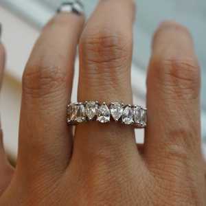 Bague éternelle en or blanc 18 carats avec diamants de laboratoire taille poire – Cadeau idéal pour fiançailles ou soirée pour petite amie - Product Image 2