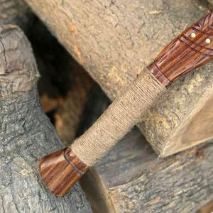 Hache décorative de style viking faite à la main avec tête en acier gravée et manche en bois pour la décoration de la maison et comme cadeau - Product Image 5