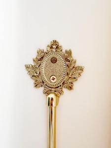 Gancho para cortina con diseño de cara de león, acabado en oro metálico, perfecto para la sala de estar y decoración de interiores con temática real, procedente de la India. - Product Image 3