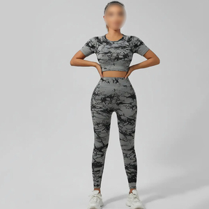 Ensemble tendance de t-shirt et leggings en coton respirant et très extensible, 2 pièces, haut de sport pour femme et leggings de course ajustés - Product Image 1