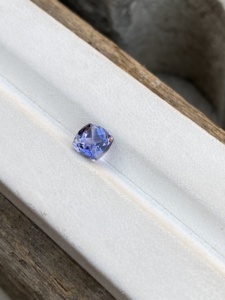 Pierre de Tanzanite naturelle non chauffée multicolore de 6 mm, taille coussin carrée, avec une belle couleur, Zoisite naturelle, 1,49 carat, nette à la loupe - Product Image 3