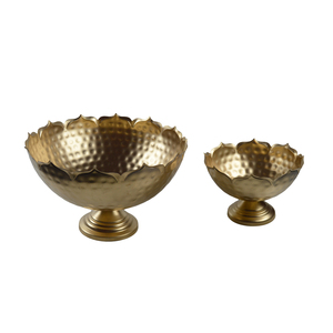 Ensemble de trois pots à bougies en laiton avec finition antique, design décoratif, pot à bougies en métal massif, idéal pour la décoration de table - Product Image 2