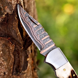 Cuchillo de Caza Plegable de Damasco Hecho a Mano con Mango de Asta de Ciervo, Logotipo Personalizado/Etiqueta Privada, Venta al por Mayor de Cuchillos de Bolsillo en EE. UU. - Product Image 2