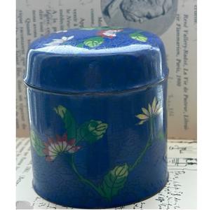 Recipiente Metálico Azul de Aspecto Elegante con Tapa Dorada Hecha a Mano para Frutos Secos y Nueces, Recipiente para Mantener Frescos y Organizados los Alimentos - Product Image 3