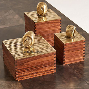 Magnifique boîte à bijoux en résine avec pierres précieuses et finition dorée brillante, design exceptionnel, excellente qualité pour l'organisation - Product Image 3